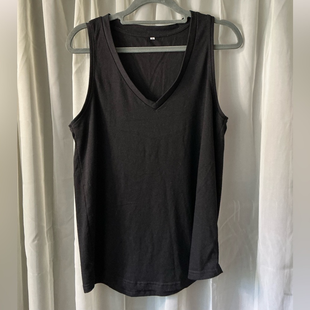 Black V-Neck Sleeveless Top size medium